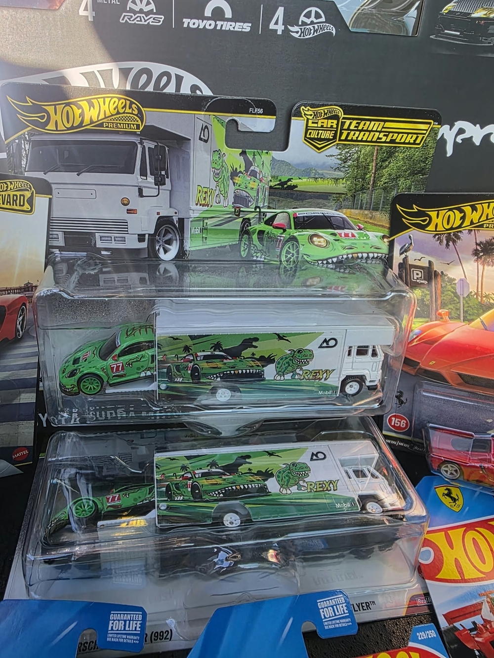 Hot Wheels Team Transport Rexy Porsche 911 GT3 R